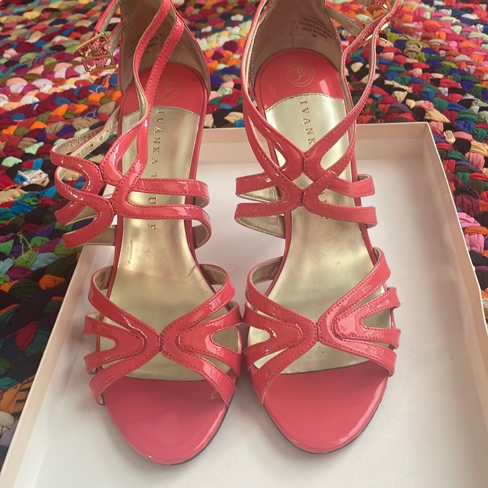 Fun coral heel